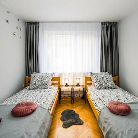 Apartment Cozy 2bdrm Near & Free Street Parking