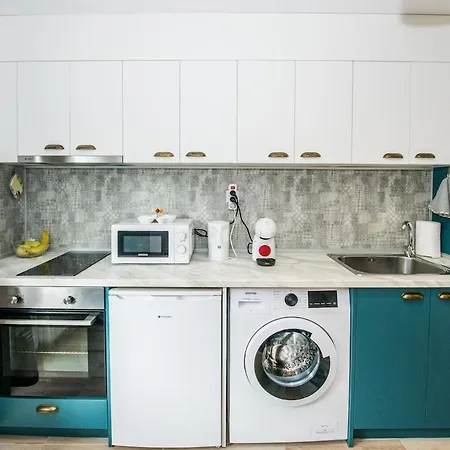 Apartment Cozy 2bdrm Near & Free Street Parking *