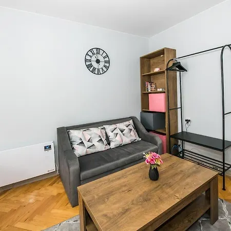 Cozy 2bdrm Near & Free Street Parking Apartment Veliko Tarnovo