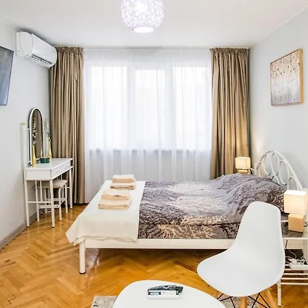 Apartment Cozy 2bdrm Near & Free Street Parking *