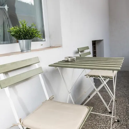 Cozy 2bdrm Near & Free Street Parking