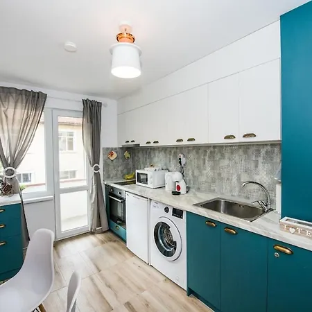 Cozy 2bdrm Near & Free Street Parking
