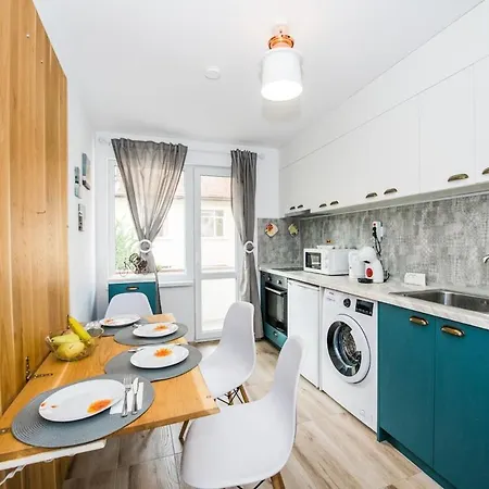 Apartment Cozy 2bdrm Near & Free Street Parking *