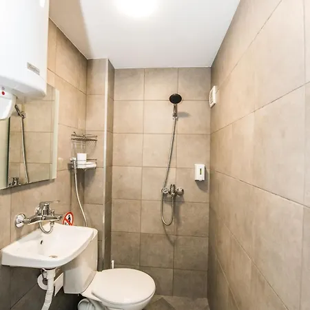 Apartment Cozy 2bdrm Near & Free Street Parking