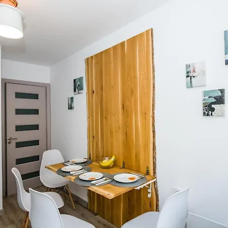Apartment Cozy 2bdrm Near & Free Street Parking *