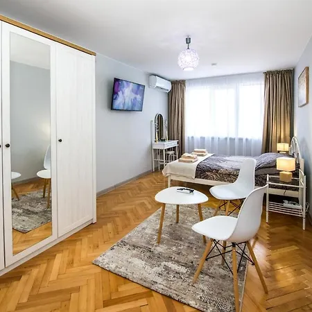 Cozy 2bdrm Near & Free Street Parking Apartment Veliko Tarnovo
