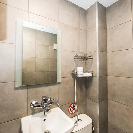 Cozy 2bdrm Near & Free Street Parking Lägenhet